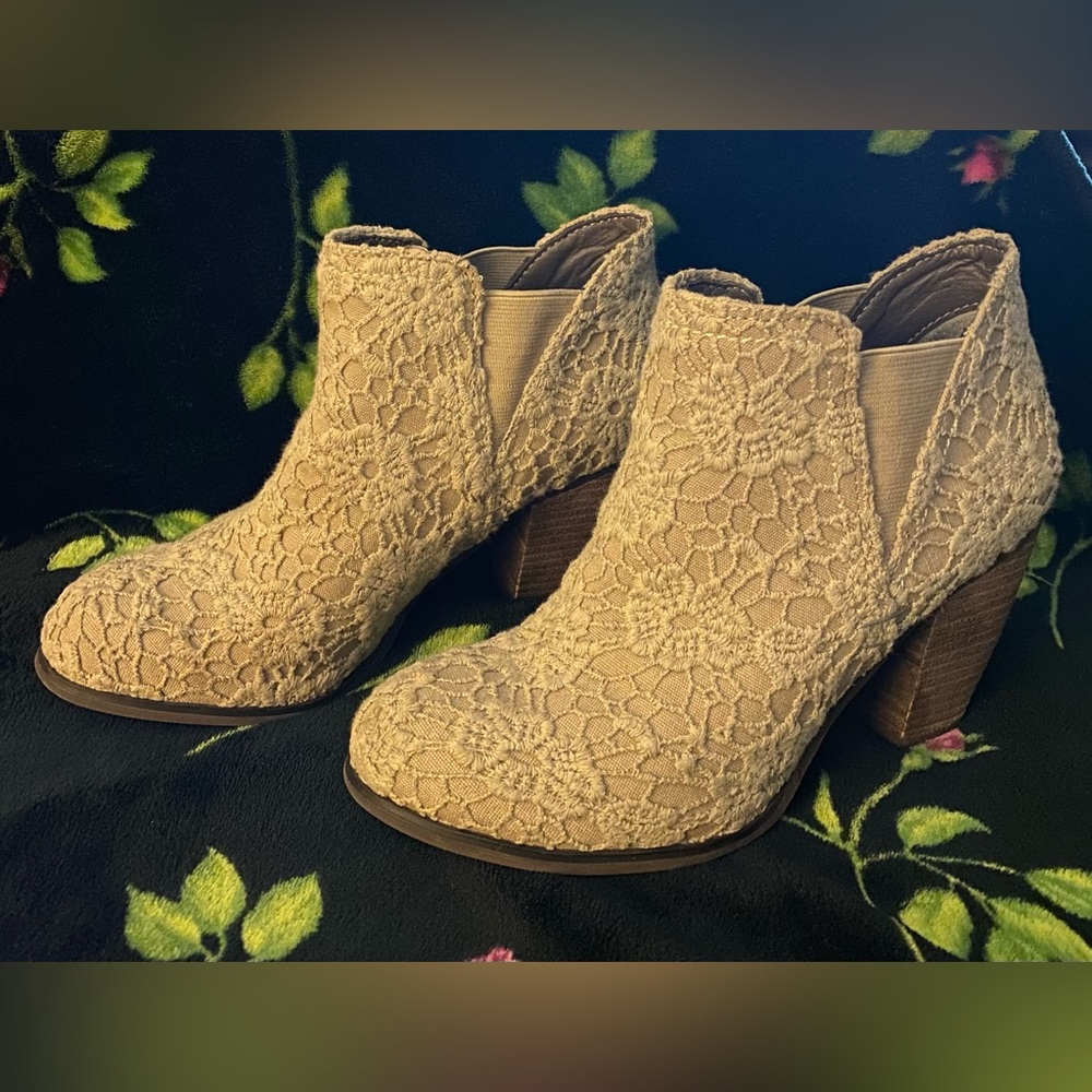 Not Rated Ivory Lace Ankle Booties Size 6.5
